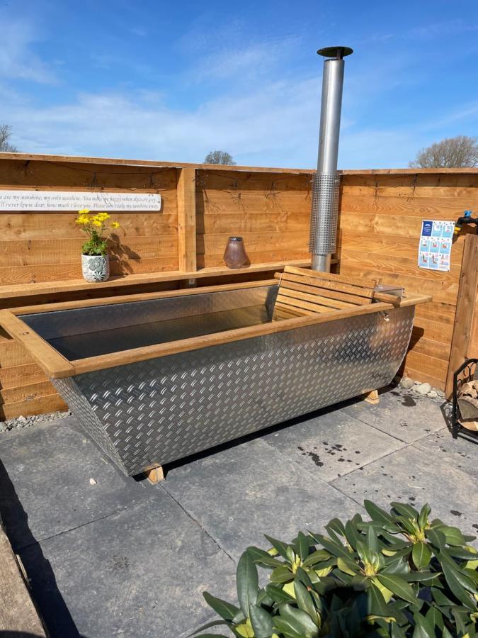Hotel Abbey Farm Luxury Glamping Rhuddlan Exterior foto